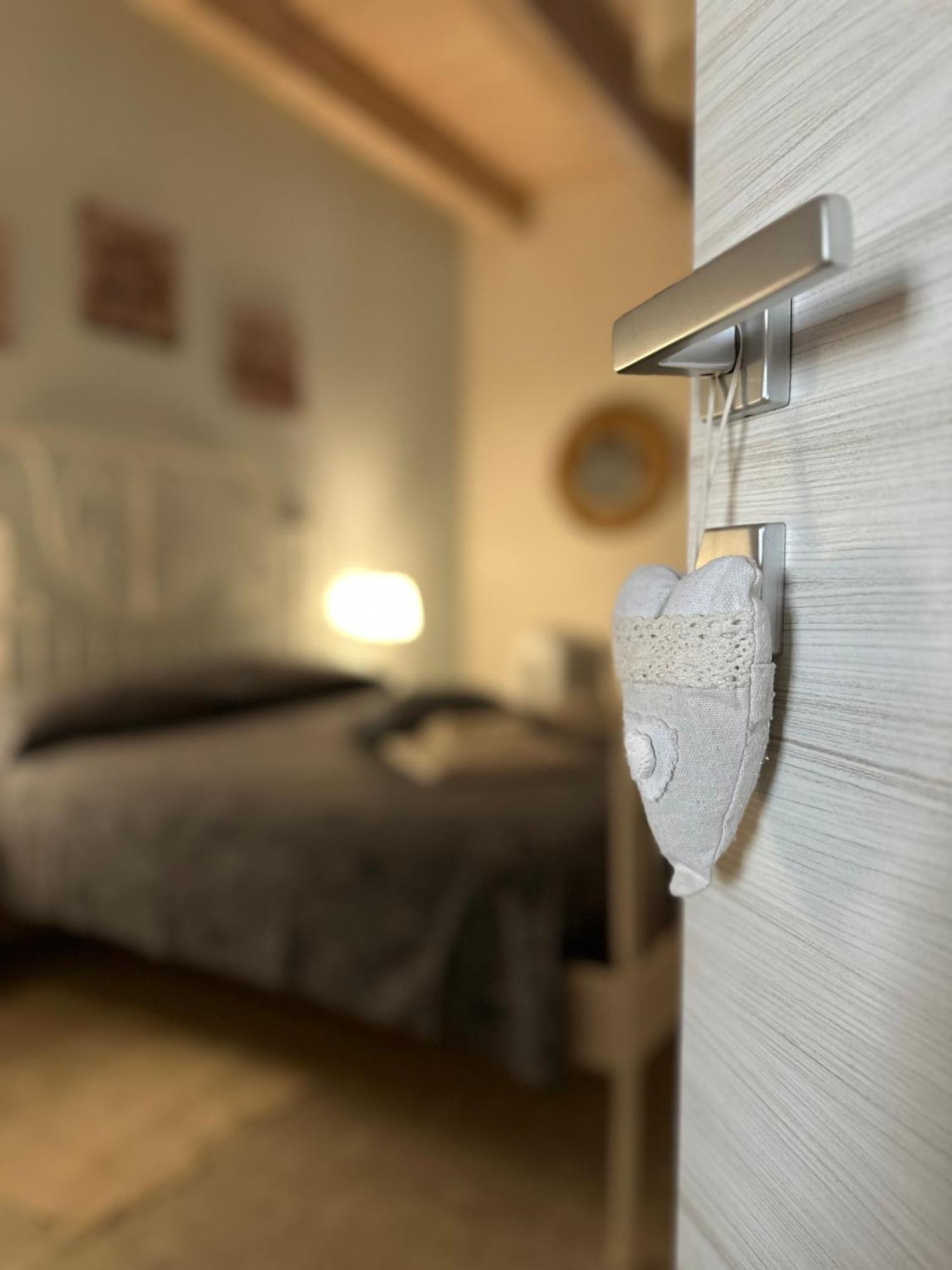 Affittacamere Il Cortile Chiaravalle Exterior foto